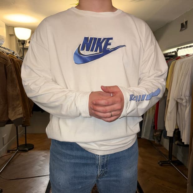 90’s Nike old swoosh logo print sleeve