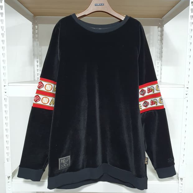 MLB x KYE 콜라보 벨벳 벨루어 슬롯머신 암밴드 맨투맨