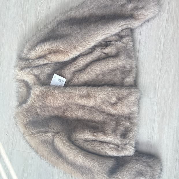 앤아더스토리즈 숏 퍼 자켓 s 택 달린 새상품