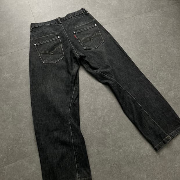 리바이스 엔지니어드진 엔진 블랙