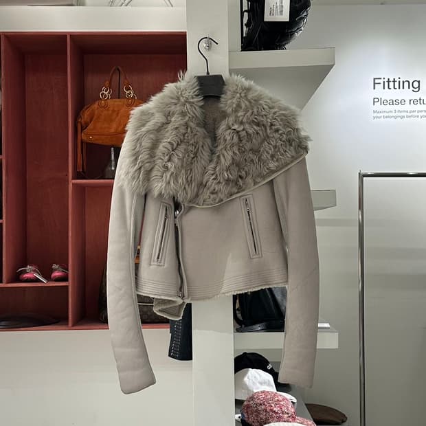 릭 오웬스 라이트베이지 16fw 램스킨 퍼 하이넥 무스탕 자켓
