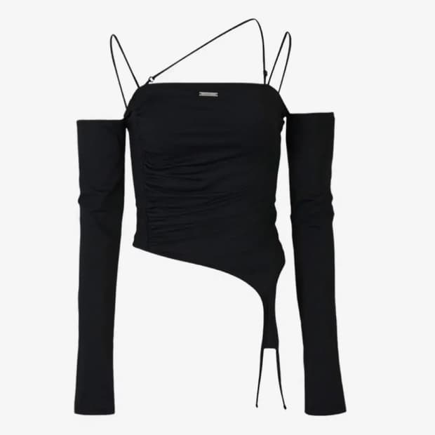 보헤미안서울 오프숄더 커브드 티셔츠