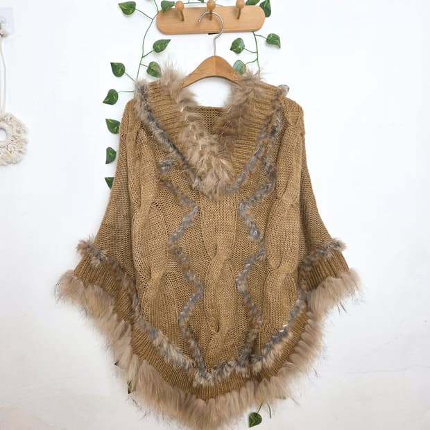 퍼 트리밍 케이프 니트