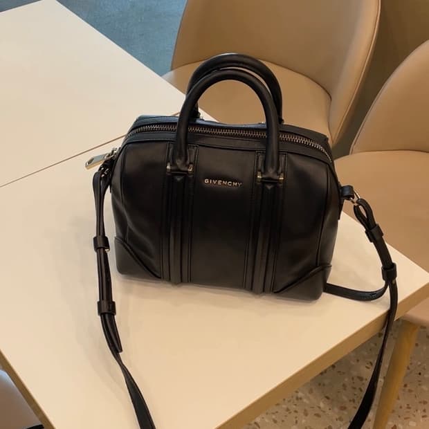 지방시 루크레치아 미니 보스턴 백