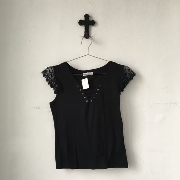 Lace sleeve point lace up t shirt