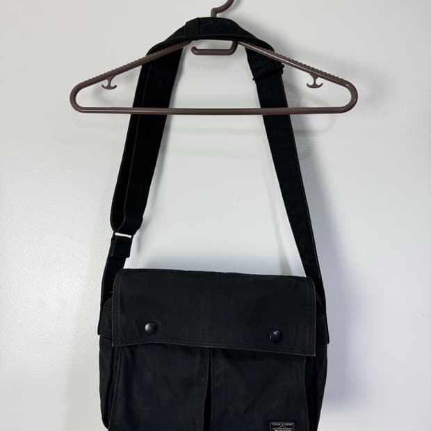 요시다 포터 블랙 스모키 크로스