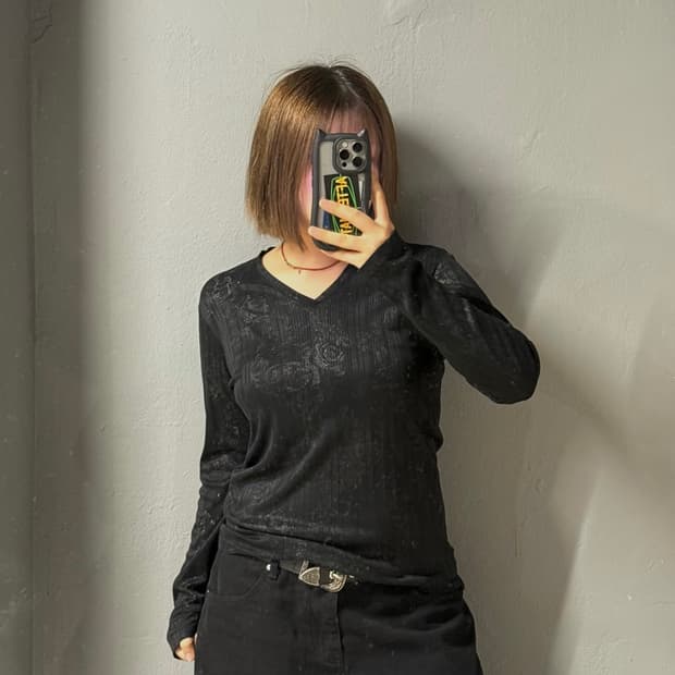 Tornado mart flower v-neck long sleeve