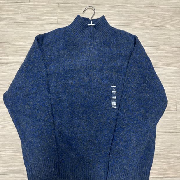 유니클로 jw앤더슨 수플레얀 모크넥니트