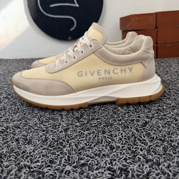 지방시(Givenchy) GIV 1 스니커즈 - 라이트 베이지 & 스웨이