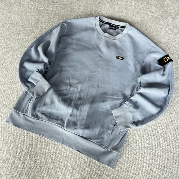 네셔널지오그래픽 하늘색 맨투맨 