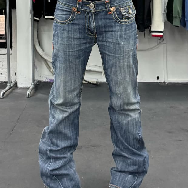 트루릴리전 조이 슈퍼티 부츠컷 데님팬츠