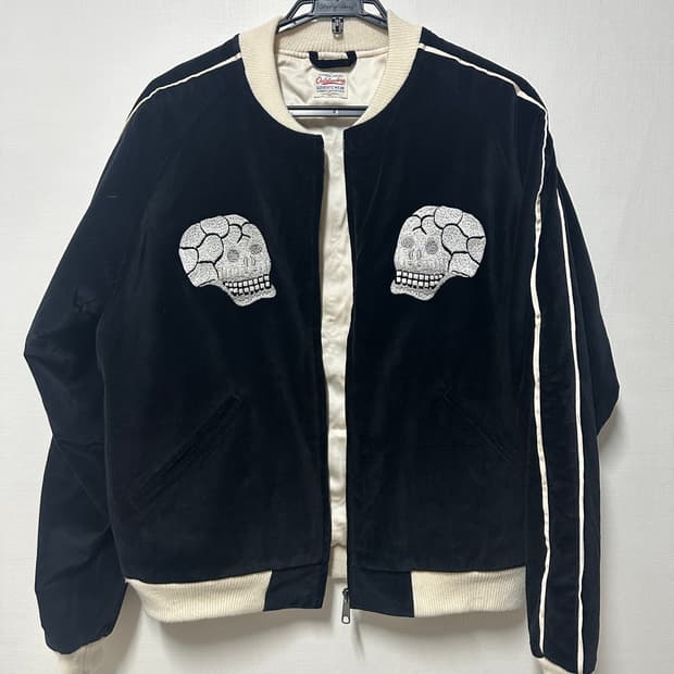 아웃스탠딩 해골 수베니어 자켓 블랙 벨벳 L사이즈