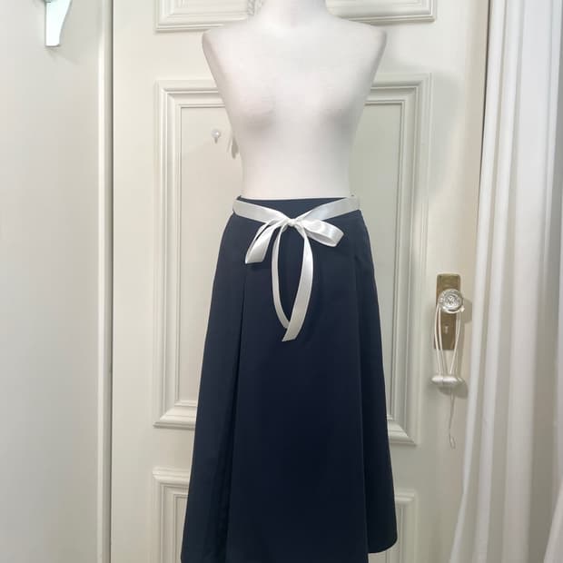 navy pleats back banding skirt 