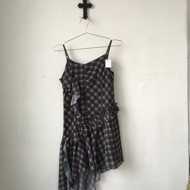 Ruffle point check pattern onepiece