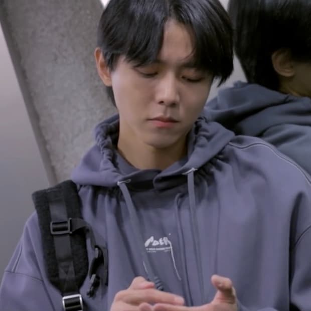 아더에러 애드모어 후드티 차콜 a2