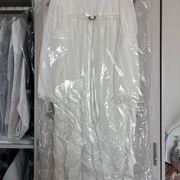 프레클 리본 퍼프 드레스 