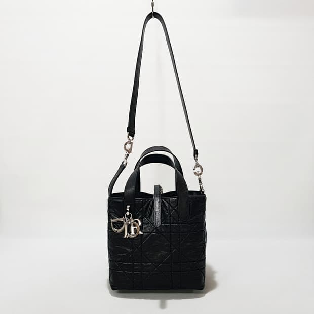 디올 뚜주흐 스몰 버티컬 토트백 블랙 M2835PNUC