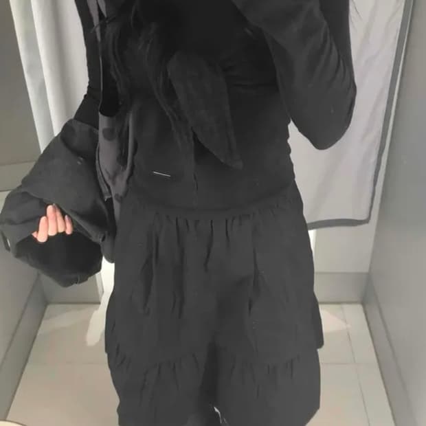 치키포니 셔링 밴딩 미디스커트 블랙
