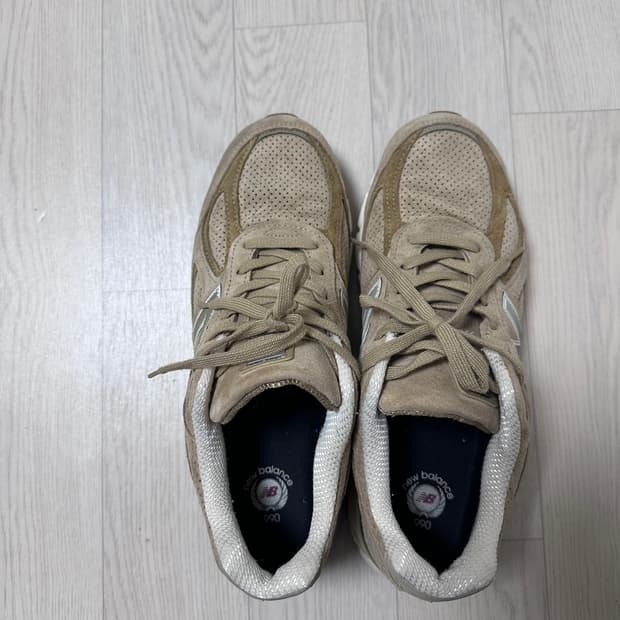 뉴발란스 990 v4 탄 컬러