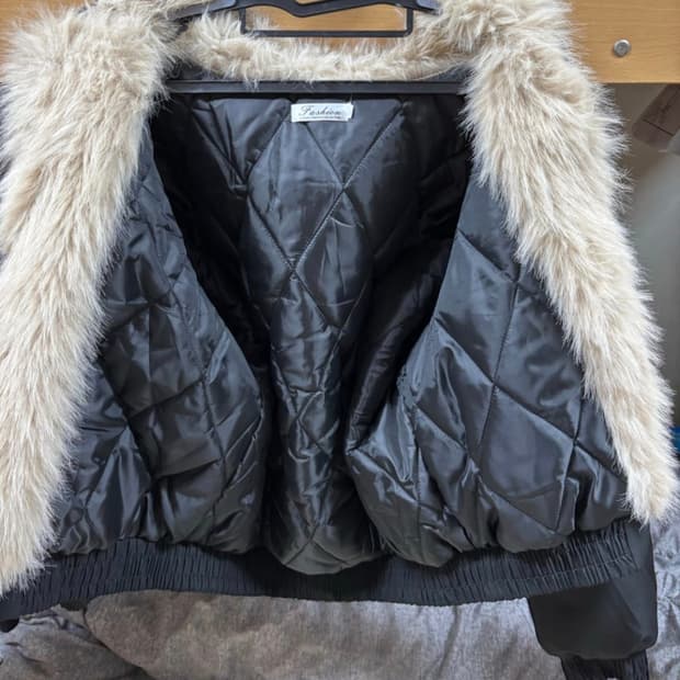 퍼 후드 집업입니다