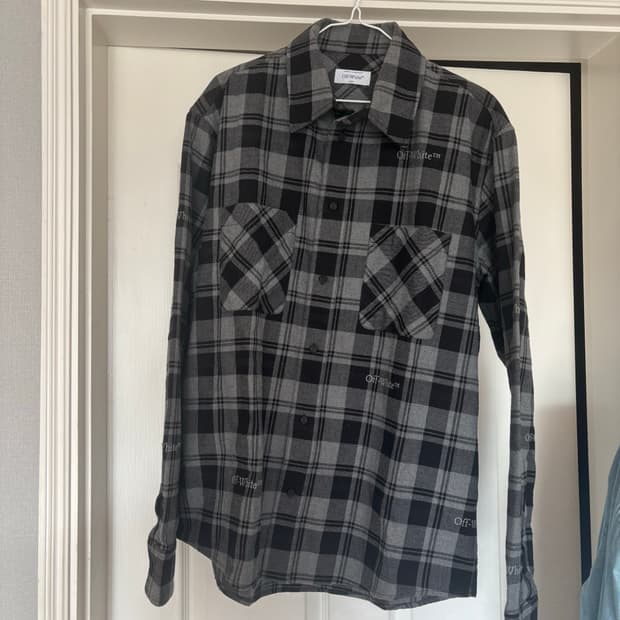 [L] 오프화이트 체크 로고 셔츠