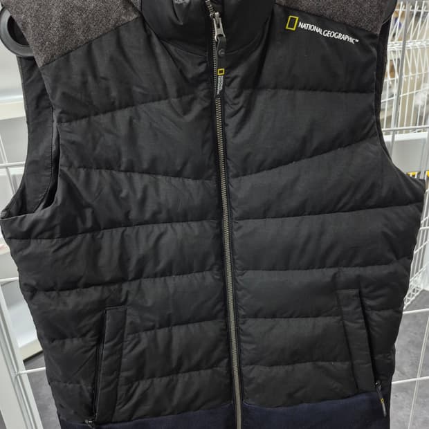 네셔널지오그래픽 정품 구스경량조끼패딩 95사이즈 실사이즈 100 팝니다
