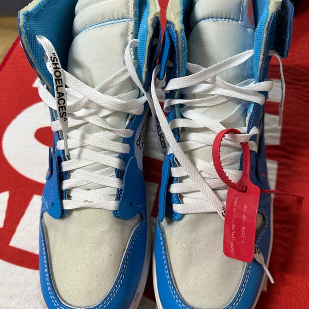 오프화이트 조던 1 unc 310사이즈