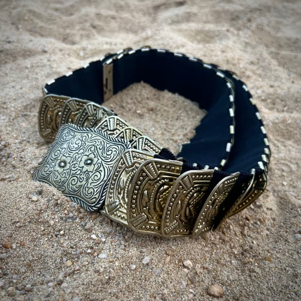 에스닉 메탈 플레이트 벨트