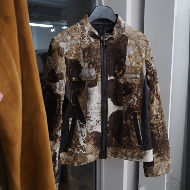 carries note cowhide jacket 
