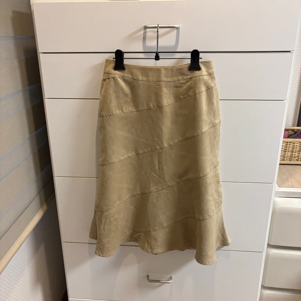 일본브랜드 스웨이드st 베이지 미디 스커트