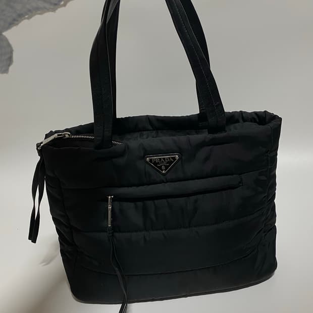 프라다 테수토 봄버 나일론 블랙 핸드백