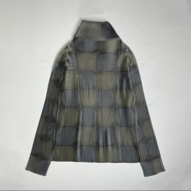 이세이미야케 Issey Miyake 그라데이션 플리츠 블라우스