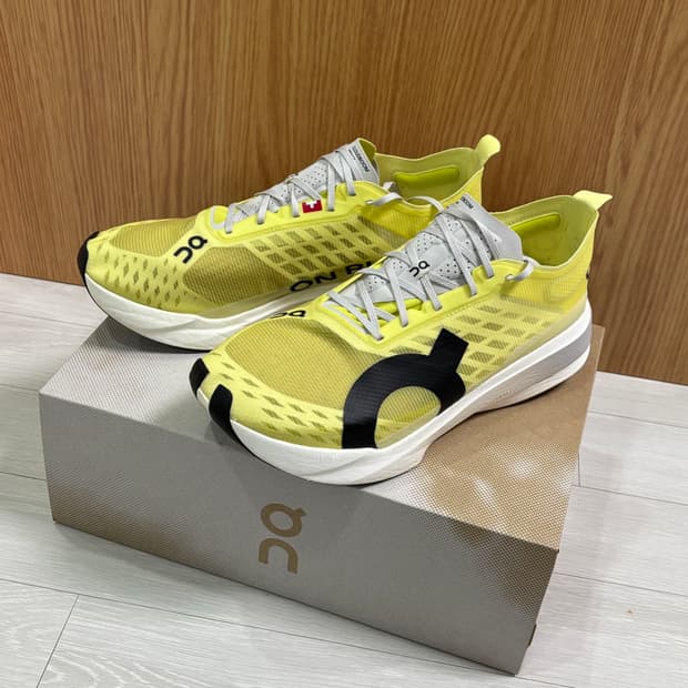 (280) 온 러닝 클라우드붐 스트라이크 라임라이트 울프