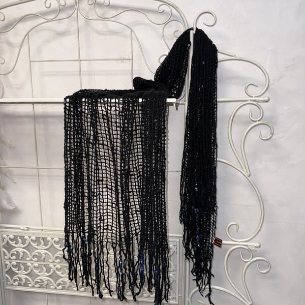 Louis Quatorze blue spangle net muffler