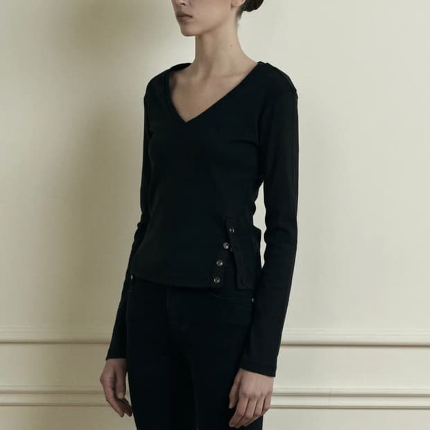 시너진 브이넥 버튼 롱슬리브 블랙