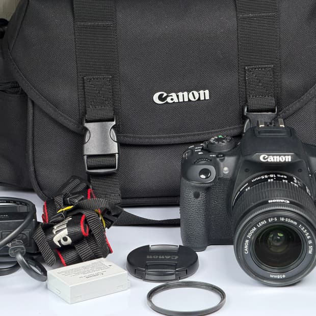 캐논 EOS 700D DSLR 카메라
