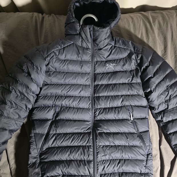 아크테릭스 경량패딩 세륨 후디 판매 합니다. (블랙 사파이어 M사이즈)