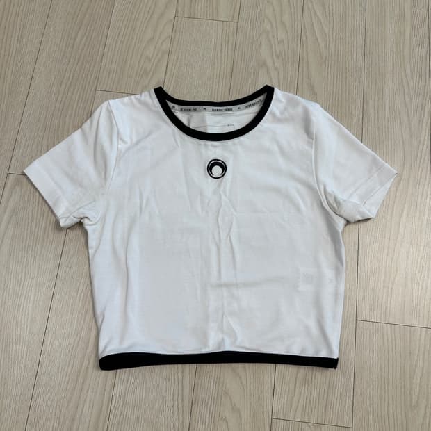 마린세르 자수 모티브 크롭탑