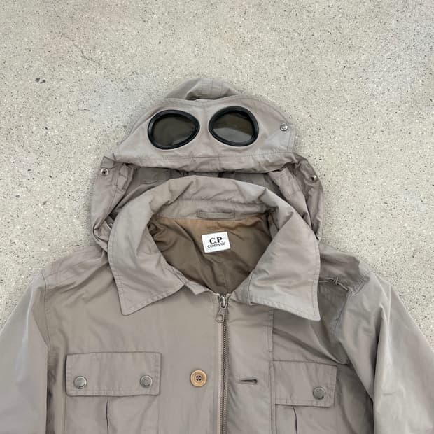 CP컴퍼니 고글 후드 필드 자켓