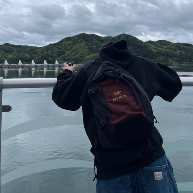 아크테릭스 퀴버백마룬 슬링백