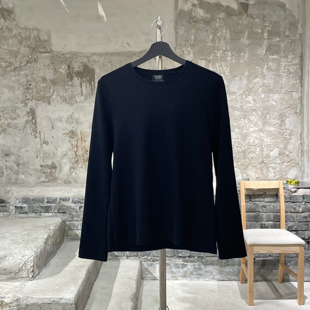 샤넬 유니폼 블랙 암 로고 코튼 롱 슬리브