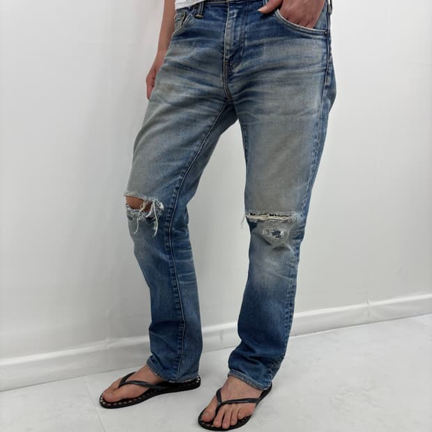 LEVIS 511 KNEE DISTRESSED