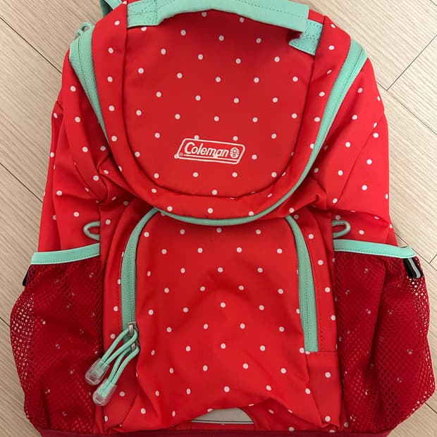 콜맨 도트 백팩
