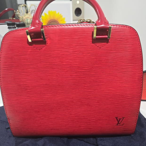 루이비통 퐁뇌프 에삐 가죽 토트백  M52505E (정품)