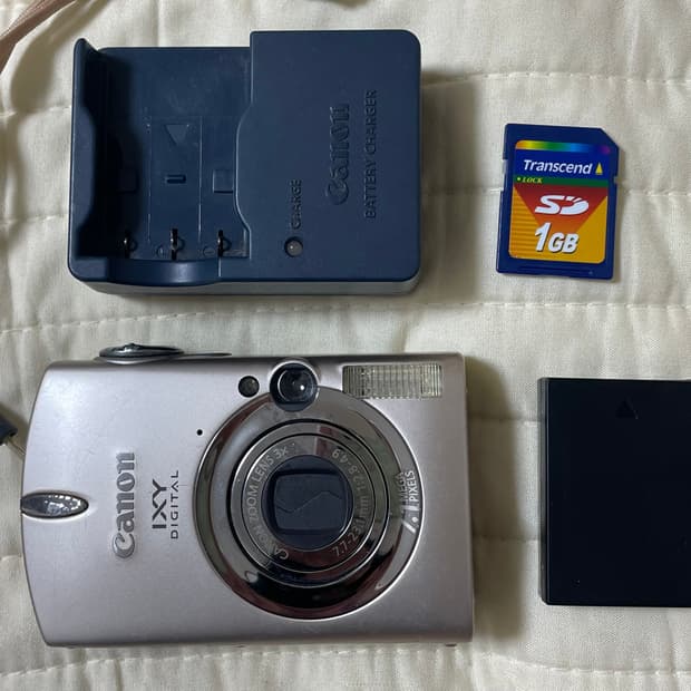 Canon IXY DIGITAL 700 (=Ixus 750)