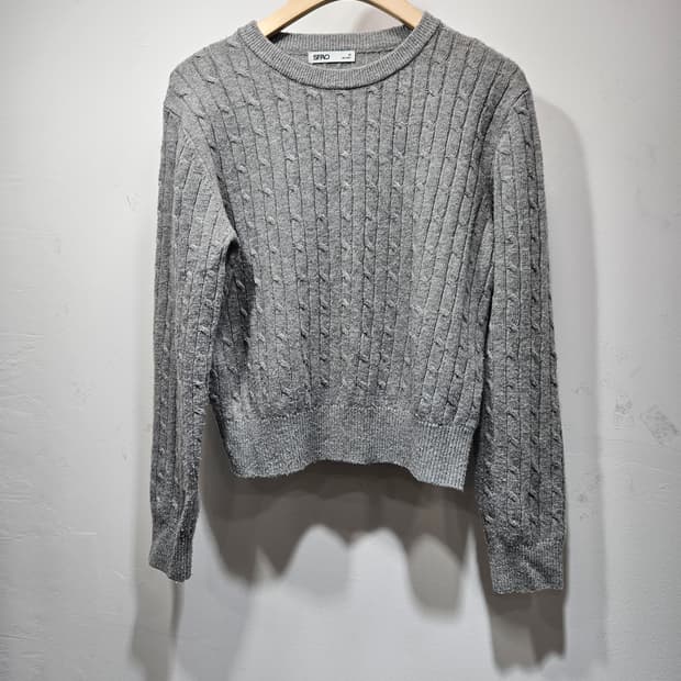 스파오 양모 케이블 니트