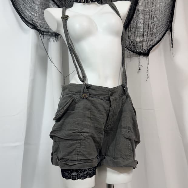 khaki suspender short pants
