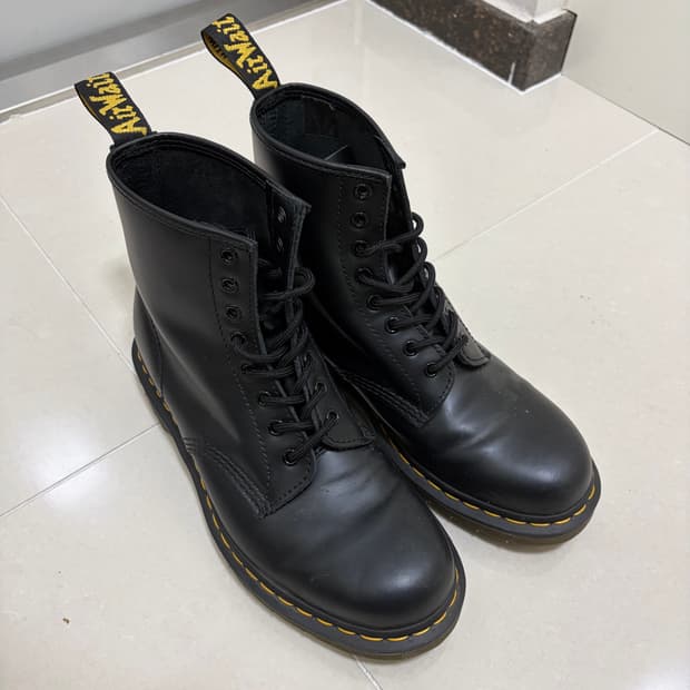 닥터마틴 1460 블랙 8홀 부츠(270)
