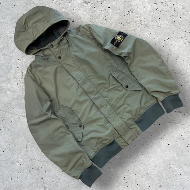 [M] 14s 스톤아일랜드 마이크로 랩스 후드 자켓 카키 그린 D405