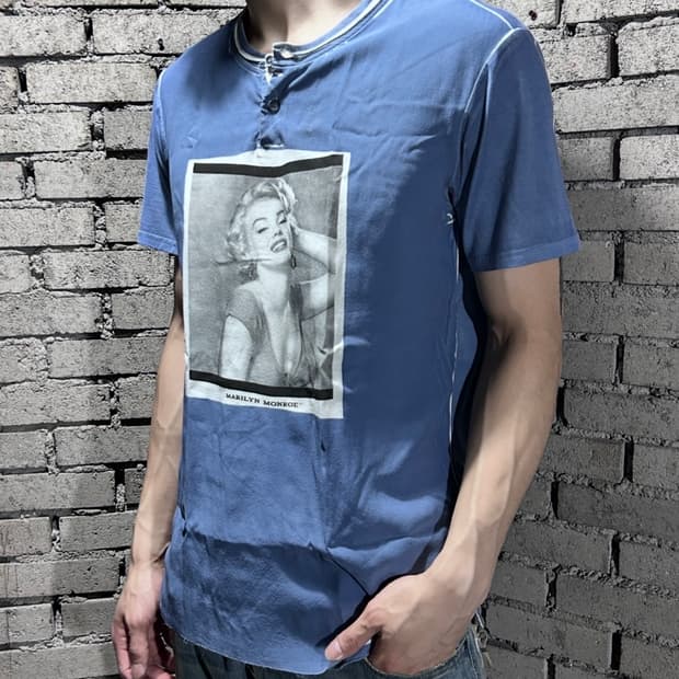 돌체앤가바나 마릴린 먼로 레이어드 헨리넥 티셔츠